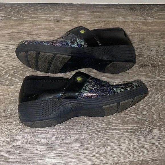 Work Wonders by Dansko Black and Patterned Clogs Size 39 (8 1/2-9) - Picture 8 of 11